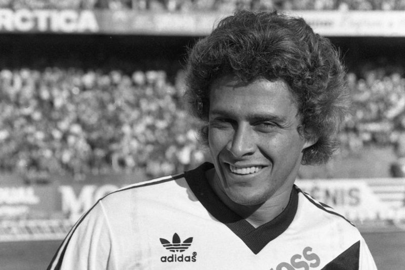 -CRÉDITO FOTÓGRAFO: Gerson Schirmer, Agência RBS, 14/07/1985-Roberto Dinamite, jogador do Vasco, em 1985.Campeonato Brasileiro de 1985.Internacional 2 x 2 VascoEstádio Beira-Rio.-CRÉDITO FOTÓGRAFO: Gerson Schirmer, Agência RBS, 14/07/1985-#ENVELOPE: 34390<!-- NICAID(14371106) -->