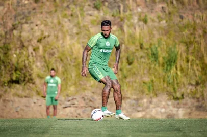 Juventude anuncia a contratação do zagueiro Paulo Miranda<!-- NICAID(14998476) -->