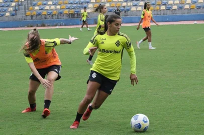 Gurias Coloradas se preparam para a estreia no Brasileirão Feminino. Na foto, a atacante Millene. <!-- NICAID(15032718) -->