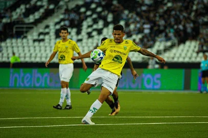 Gabriel Tota, ex-jogador do Ypiranga, em jogo contra o Botafogo, pela Copa do Brasil<!-- NICAID(15428730) -->