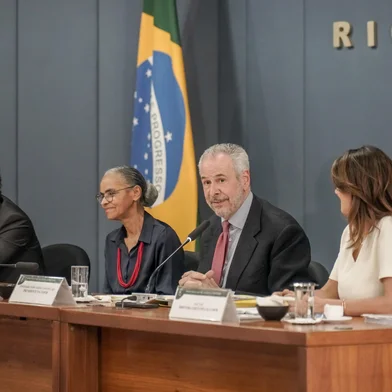 BrasÃ­lia/DF - 10.10.2025 - Entrevista coletiva sobre a Pre-COP30, no marco dos 30 dias para a COP30. Participaram da coletiva o Embaixador MaurÃ­cio Carvalho Lyrio, a Ministra do Meio Ambiente e MudanÃ§a do Clima, Marina Silva; o presidente desginado da COP30, Embaixador AndrÃ© CorrÃªa do Lago e a diretora executiva da COP30, Ana Toni. Foto: Rafa Neddermeyer/COP30 Brasil AmazÃ´nia/PR<!-- NICAID(16144496) -->