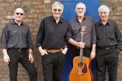 De 17 a 19 de janeiro, São Francisco de Paula, na Serra Gaúcha, se transforma no epicentro da música e da nostalgia para mais uma edição do São Chico Beatles Festival. Neste ano, o evento traz como principal atração a banda The Quarrymen, formada em 1956 e reconhecida como a primeira banda de John Lennon. Direto de Londres, o grupo lendário promete reviver os primórdios de uma das maiores histórias do rock mundial. Clark Gilmour também desembarca direto da terra do Rei Charles, músico residente do famoso Cavern Club e um dos organizadores do International Beatleweek Festival. Star Beatles, maior cover da América Latina, também retorna aos palcos do Festival direto da Argentina. <!-- NICAID(15943380) -->