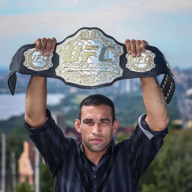Fabricio Werdum Â© 2014PORTO ALEGRE, RS, BRASIL, 9-12-2014: O campeao mundial do UFC, Fabricio Werdum durante visita a Porto Alegre. O UFC, maior evento de MMA do mundo, chega a Porto Alegre pela primeira vez no dia 22 de fevereiro, no Gigantinho. Fabrício Werdum, campeão interino dos pesos-pesados e principal gaúcho no Ultimate, não luta por conflito no calendário, mas será o embaixador do evento. (Foto: Jefferson Bernardes/ InovaFoto, Divulgação, ESPORTES)Editoria: SPOLocal: Porto AlegreIndexador: Jefferson BernardesFonte: www.agenciapreview.comFotógrafo: Fabricio Werdum<!-- NICAID(11048193) -->