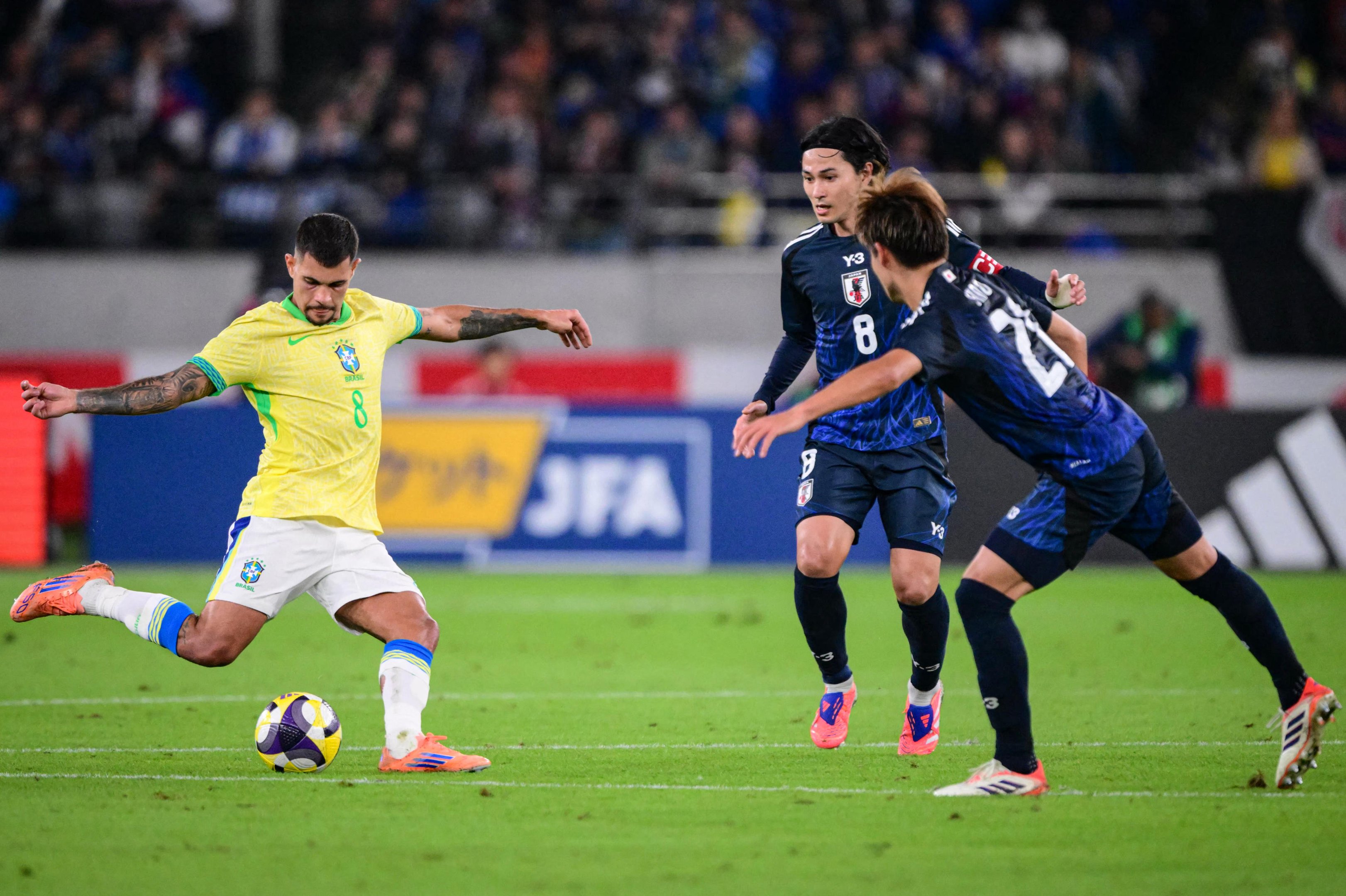 Seleção Brasileira abre 2 a 0, mas sofre virada e perde para o
