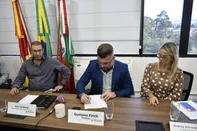A prefeitura de Novo Hamburgo, no Vale do Sinos, decretou estado de calamidade financeira. A decisão foi anunciada nesta quarta-feira (19) e ocorre devido às dívidas acumuladas que superam o valor de R$ 200 milhões. O montante pode ser ainda maior em razão da emissão de novas notas de pagamento. <!-- NICAID(15999071) -->