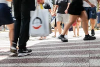 CAXIAS DO SUL, RS, BRASIL, 26/12/2025. Procura por troca de presentes de Natal é leve em lojas da Avenida Júlio, em Caxias. (Neimar De Cesero/Agência RBS)Indexador: Neimar De Cesero<!-- NICAID(16193860) -->
