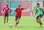 Roger comanda treino e define escalação do Inter para jogo com Atlético-MG; veja o time provável