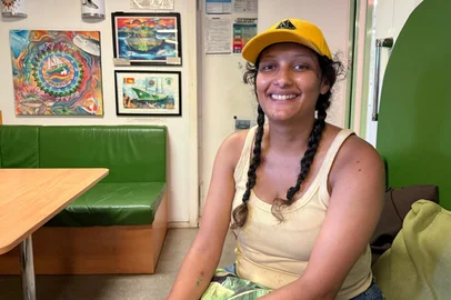 Rodrigo Lopes / Agência RBS Gaúcha de Encruzilhada do Sul, Vitória Oliveira Rodrigues, 25 anos, é uma tripulantes do Rainbow Warrior, o navio do Greenpeace que está atracado para a COP30, em Belém.<!-- NICAID(16167108) -->