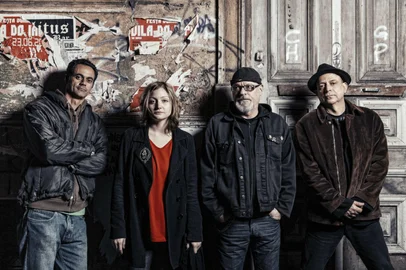 Os Replicantes<!-- NICAID(11988644) -->