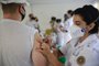 PORTO ALEGRE, RS, BRASIL, 05-04-2021: Vacinação contra a covid-19 para profissionais da segurança. Policiais militares durante imunização no Hospital Militar. (Foto: Mateus Bruxel / Agência RBS)Indexador: Mateus Bruxel<!-- NICAID(14750481) -->