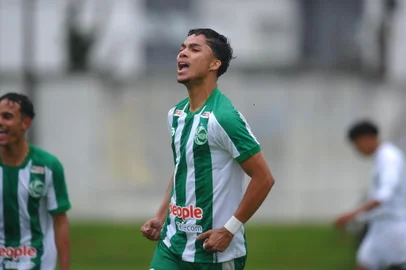 Juventude enfrentou o Goiás, pela terceira rodada do Brasileirão de Aspirantes. Jogo no estádio Homero Soldatelli, em Flores da Cunha. Na foto, meia Guilherme Teixeira. Gui Teixeira<!-- NICAID(15887172) -->