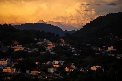 Santa Maria, RS, Brasil: Outono e clima. Final de tarde em Santa Maria. Fotos: Duda Fortes/Agencia RBSIndexador: DF<!-- NICAID(16002604) -->