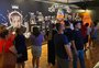 Com figurinos, estátua gigante, recriação da vila e o famoso barril, exposição do Chaves chega em Porto Alegre