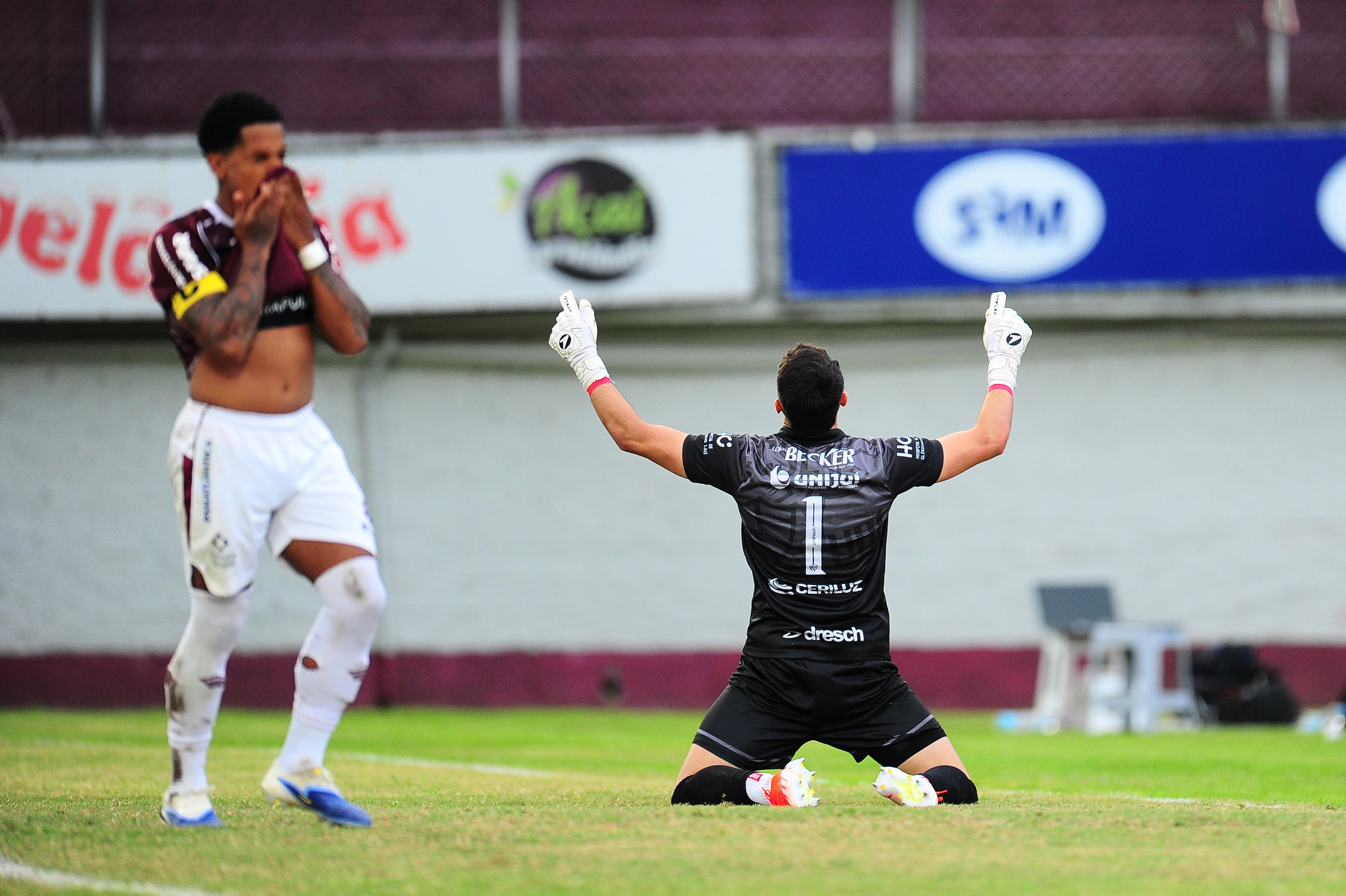 Goleiro brilha nos p&ecirc;naltis, S&atilde;o Luiz vence o Caxias e est&aacute; na final do Trof&eacute;u Farroupilha