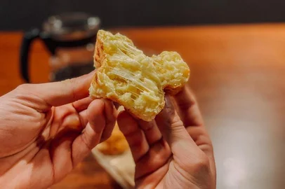 pão de queijo, destemperados<!-- NICAID(15178340) -->