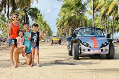 Marcelo e Juliana Matusiak com os filhos Miguel e Marina em Porto de Galinhas <!-- NICAID(15198620) -->