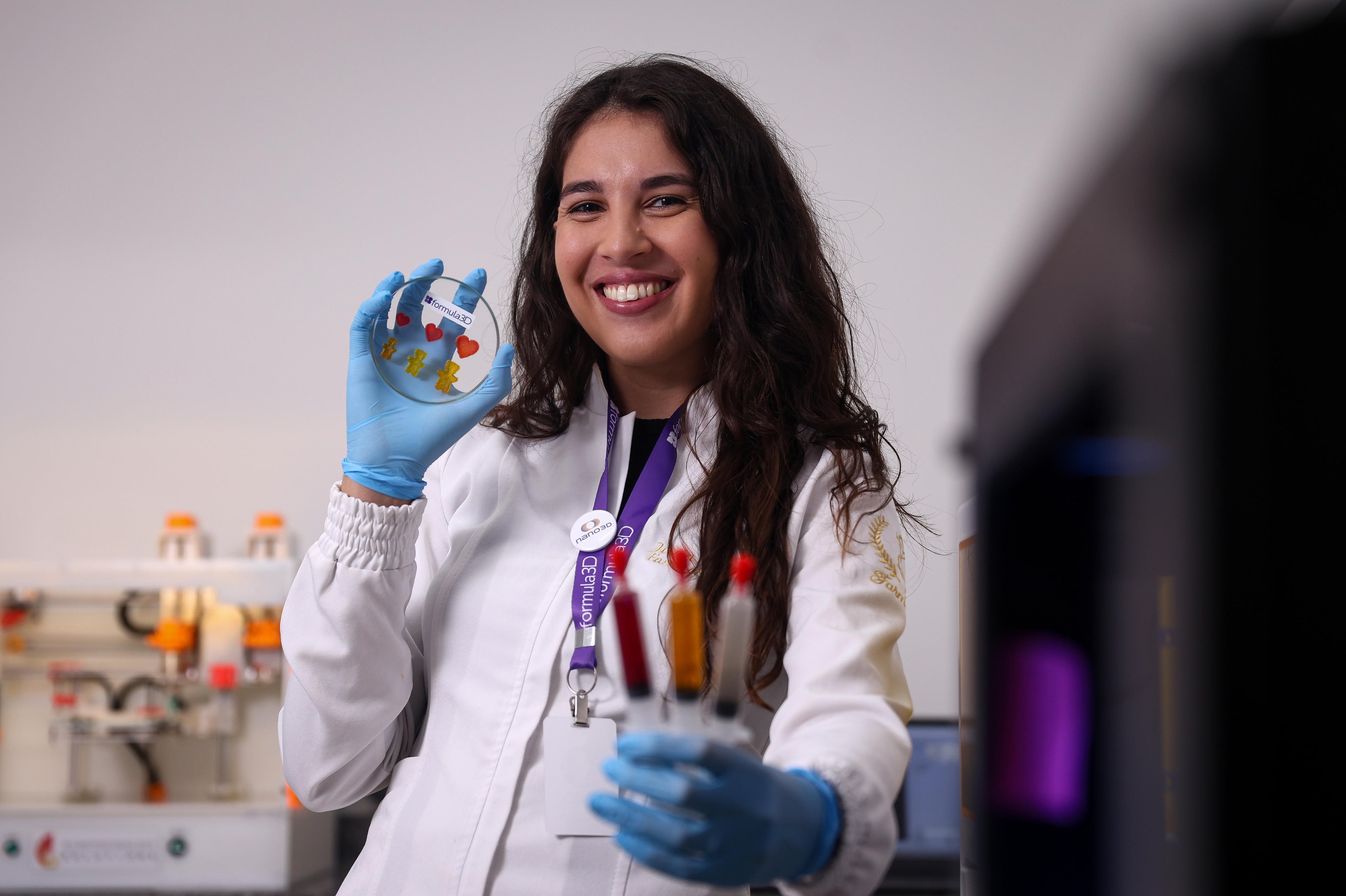 "Conseguimos reduzir em quase 90% o custo de alguns medicamentos", diz farmac&ecirc;utica que imprime rem&eacute;dios em 3D