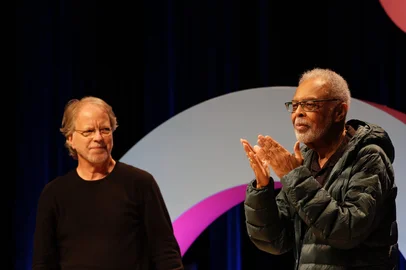 Porto Alegre, RS, Brasil, 28-05-2025: Festival Fronteiras do Pensamento promove uma conversa entre Gilberto Gil e Mia Couto no Teatro Simões Lopes Neto. Foto: Mateus Bruxel / Agência RBSIndexador: MATEUS BRUXEL<!-- NICAID(16047697) -->