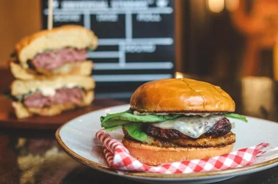 cinema , gastronomia , destemperados , receita , hamburguer<!-- NICAID(15692941) -->