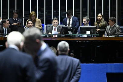 PlenÃ¡rio do Senado Federal durante sessÃ£o deliberativa ordinÃ¡ria. Ordem do dia. Na pauta, o PLP 177/2023, que amplia de 513 para 531 o nÃºmero de cadeiras na CÃ¢mara dos Deputados. Aprovado na CÃ¢mara dos Deputados no inÃ­cio de maio, o projeto aumenta o nÃºmero de vagas na Casa em razÃ£o do crescimento populacional de alguns estados. O texto mantÃ©m o tamanho das bancadas que perderiam representantes. Participam:senador FlÃ¡vio Bolsonaro (PL-RJ);diretora-geral do Senado Federal, Ilana Trombka;senador Giordano (MDB-SP);senador Magno Malta (PL-ES);presidente do Senado Federal, senador Davi Alcolumbre (UniÃ£o-AP); secretÃ¡rio-geral da Mesa do Senado Federal, Danilo Augusto Barboza de Aguiar;relator do PL 5.636/2019, senador Carlos Viana (Podemos-MG). Foto: Andressa Anholete/AgÃªncia Senado<!-- NICAID(16067328) -->