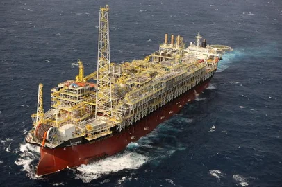 Plataforma Cidade de Angra dos Reis, que faz projeto piloto de produção de petróleo na área de Tupi, na camada pré-sal
