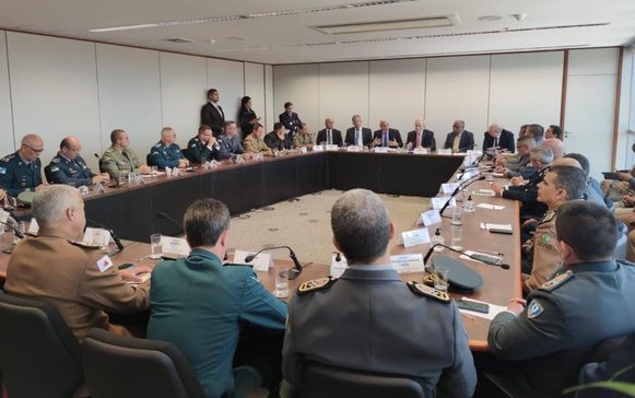 TSE prop&otilde;e a comandantes da PM restringir porte de armas por CACs no dia  das elei&ccedil;&otilde;es | GZH