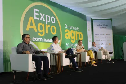 Campo em debate na Expoagro Cotricampo<!-- NICAID(15981620) -->