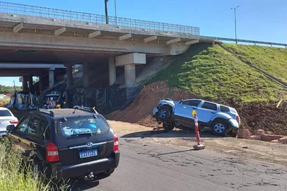Acidente na RS-118 sob o viaduto com a freeway, em Gravataí (26/12/2024)