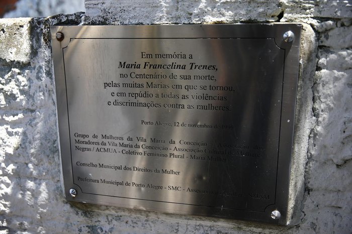 Placa da prefeitura lembra da violência contra as mulheres