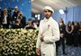 Met Gala 2025: veja os looks de Lewis Hamilton, Rihanna, Zendaya, Diana Ross e outros famosos no evento