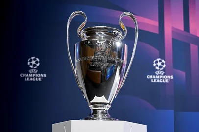 This photograph shows the UEFA Champions League trophy before the draw for the quarter-final, semi-final and final of the 2022-2023 UEFA Champions League football tournament, in Nyon, on March 17, 2023. (Photo by Fabrice COFFRINI / AFP)Editoria: SPOLocal: NyonIndexador: FABRICE COFFRINISecao: soccerFonte: AFPFotógrafo: STF<!-- NICAID(15378032) -->