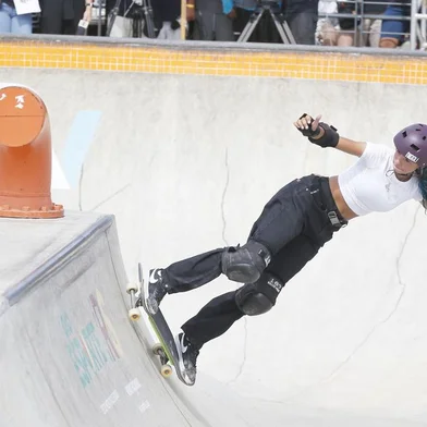 Porto Alegre, RS, Brasil, 19/03/2023 - Campeonato STU de skate na Orla do Guaíba, em Porto Alegre. Na foto, Sofia Godoy, campeã do park na etapa gaúcha do STU Nacional - Foto: Lauro Alves/Agência RBS<!-- NICAID(15379733) -->