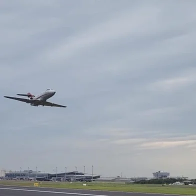 Grupo Especial de Inspeção em Voo (Geiv) da Aeronáutica faz aferição na pista do aeroporto Salgado Filho. Foto: Fraport Brasil / Divulgação<!-- NICAID(15887687) -->