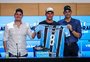 Carballo recebe camisa 8 do Grêmio e fala sobre suas características: "Dou dinâmica para a equipe"