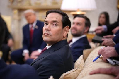 WASHINGTON, DC - SEPTEMBER 25: U.S. Secretary of State Marco Rubio attends an Oval Office meeting between U.S. President Donald Trump and President of Turkey Recep Tayyip Erdogan at the White House on September 25, 2025 in Washington, DC. Trump has signaled that the U.S. might lift a ban on F-35 sales to Turkey during Erdogans first visit to the White House since 2019.   Andrew Harnik/Getty Images/AFP (Photo by Andrew Harnik / GETTY IMAGES NORTH AMERICA / Getty Images via AFP)<!-- NICAID(16140314) -->