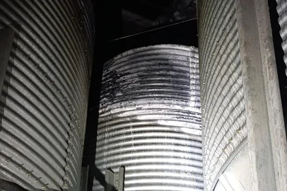 Incêndio é registrado em empresa de Vacaria; seis silos ficam danificados  <!-- NICAID(16093284) -->