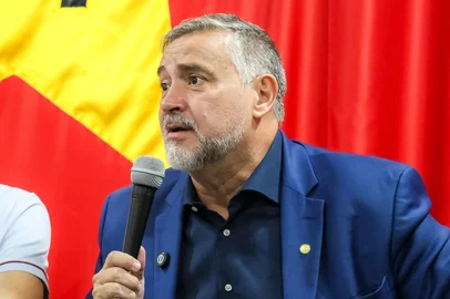 Coletiva de imprensa do presidente nacional do PT, senador Humberto Costa. O deputado Paulo Pimenta acompanhou.<!-- NICAID(16010473) -->