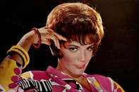 A cantora norte-americana Connie Francis, que recentemente viralizou no TikTok com a canção Pretty Little Baby, lançada em 1962, morreu na noite de terça-feira (15), aos 87 anos. A causa não foi informada, mas ela chegou a ser internada em uma Unidade de Terapia Intensiva (UTI) no início do mês.<!-- NICAID(16082353) -->