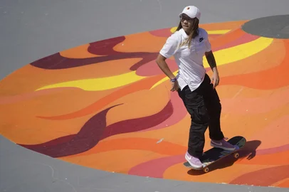 Brazilian skater Pamela Rosa performs during the semifinal of the Brazil Street Skate World Championship in Rio de Janeiro, Brazil, on November 16, 2019. - The championship offers qualifying points for the Tokyo 2020 Olympic Games. (Photo by Mauro PIMENTEL / AFP)Editoria: SPOLocal: Rio de JaneiroIndexador: MAURO PIMENTELSecao: sports eventFonte: AFPFotógrafo: STF<!-- NICAID(14787562) -->