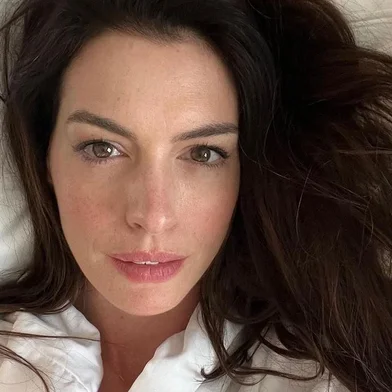 Anne Hathaway conta que sofreu aborto enquanto estreava peça na Broadway<!-- NICAID(15715637) -->