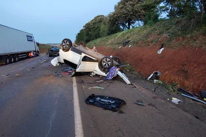 Acidente deixa três pessoas feridas na BR-285, em São Luiz Gonzaga<!-- NICAID(16020894) -->