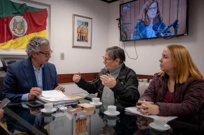 Reunião entre líder do governo na Assembleia, deputado Frederico Antunes (PP) e lideranças do Cpers<!-- NICAID(15815505) -->