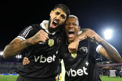 Baboza e Danilo. Red Bull Bragantino x Botafogo pela Copa do Brasil no Estadio Cicero de Souza Marques. 06 de Agosto de 2025, Braganca Paulista SP, Brasil. Foto: Vitor Silva/Botafogo. Imagem protegida pela Lei do Direito Autoral Nº 9.610, DE 19 DE FEVEREIRO DE 1998. Sendo proibido qualquer uso comercial, remunerado e manipulacao/alteracao da obra.<!-- NICAID(16096219) -->