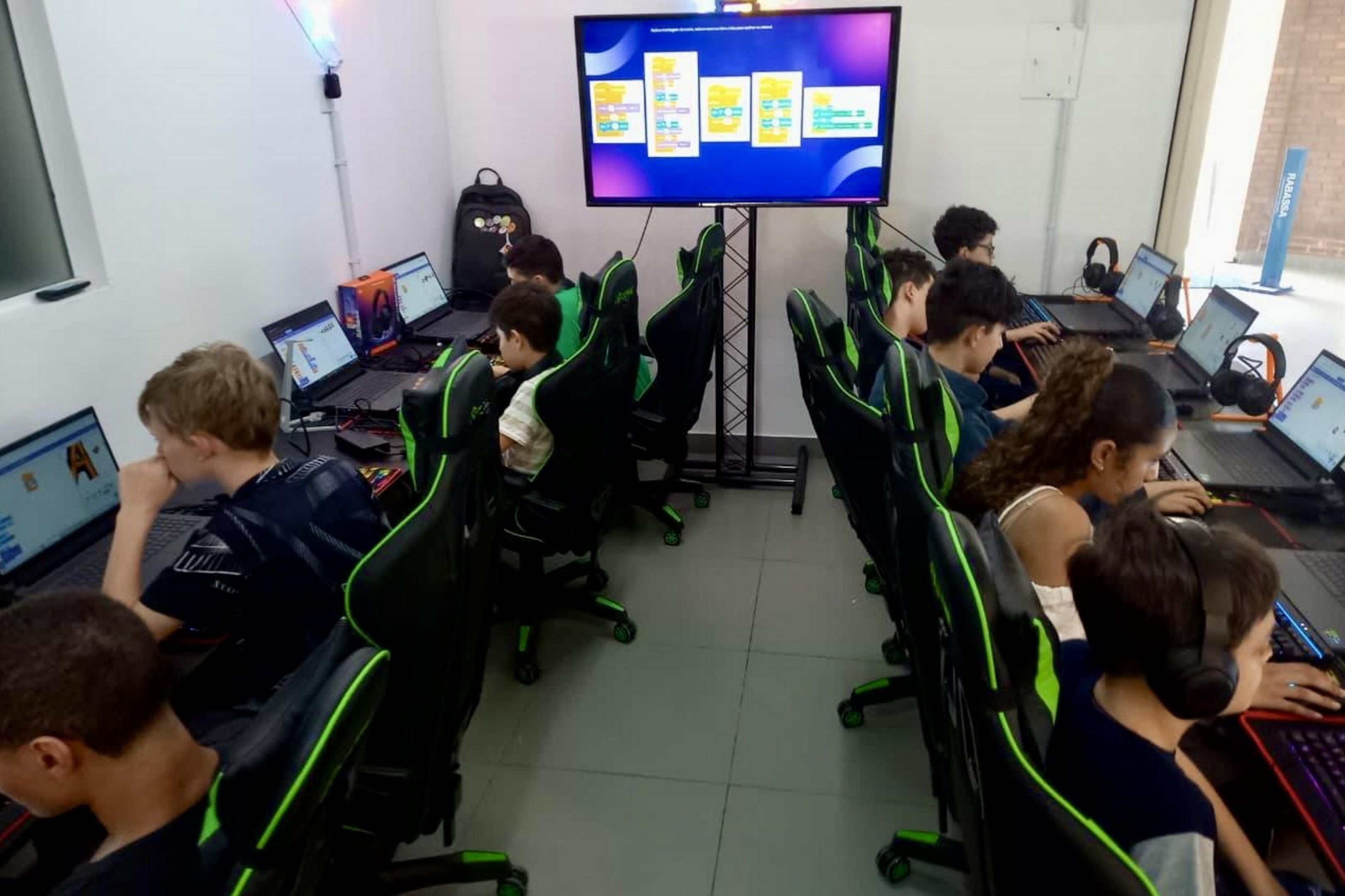 De criação de games à inteligência artificial: projeto em Pelotas aproxima estudantes da ciência | Zona Sul