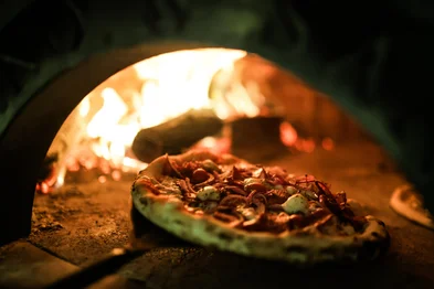 PORTO ALEGRE, RS, BRASIL, 09-07-2025: Dia da pizza: o fenômeno das pizzas napolitanas e onde encontrá-las em Porto Alegre. Grani, no bairro Rio Branco, nasceu em uma garagem, vai faturar R$ 5 milhões em 2025 e planeja nova loja. Foto: Renan Mattos / Agência RBS<!-- NICAID(16077050) -->