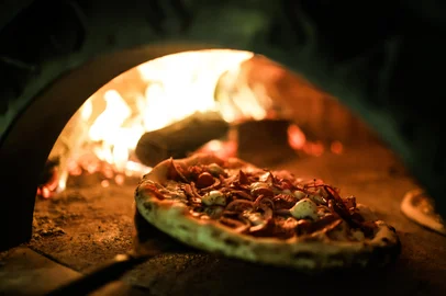 PORTO ALEGRE, RS, BRASIL, 09-07-2025: Dia da pizza: o fenômeno das pizzas napolitanas e onde encontrá-las em Porto Alegre. Grani, no bairro Rio Branco, nasceu em uma garagem, vai faturar R$ 5 milhões em 2025 e planeja nova loja. Foto: Renan Mattos / Agência RBS<!-- NICAID(16077050) -->