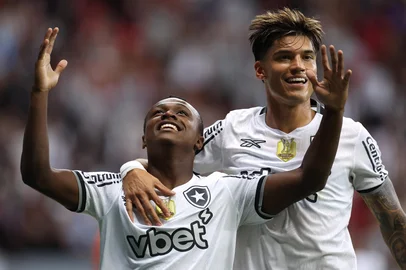 Nathan Vasco x Botafogo pelo Campeonato Brasileiro no Estadio Mane Garrincha. 12 de Julho de 2025, Brasilia, DF, Brasil. Foto: Vitor Silva/Botafogo. Imagem protegida pela Lei do Direito Autoral Nº 9.610, DE 19 DE FEVEREIRO DE 1998. Sendo proibido qualquer uso comercial, remunerado e manipulacao/alteracao da obra.<!-- NICAID(16079346) -->