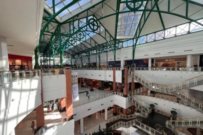 Diretor regional da Iguatemi SA na Região Sul, Marcelo Borba, e a nova gerente geral do Praia de Belas, Patrícia Sanhudo<!-- NICAID(15734328) -->