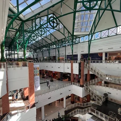 Diretor regional da Iguatemi SA na Região Sul, Marcelo Borba, e a nova gerente geral do Praia de Belas, Patrícia Sanhudo<!-- NICAID(15734328) -->