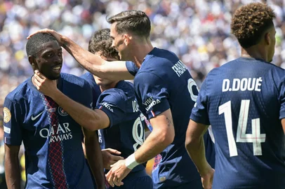 Paris Saint-Germain's French forward #10 Ousmane Dembele (L) celebrates with teammates after scoring his team's second goal during the FIFA Club World Cup 2025 semifinal football match between France's Paris Saint-Germain and Spain's Real Madrid at the MetLife stadium in East Rutherford, New Jersey on July 9, 2025. (Photo by JUAN MABROMATA / AFP)<!-- NICAID(16077242) -->